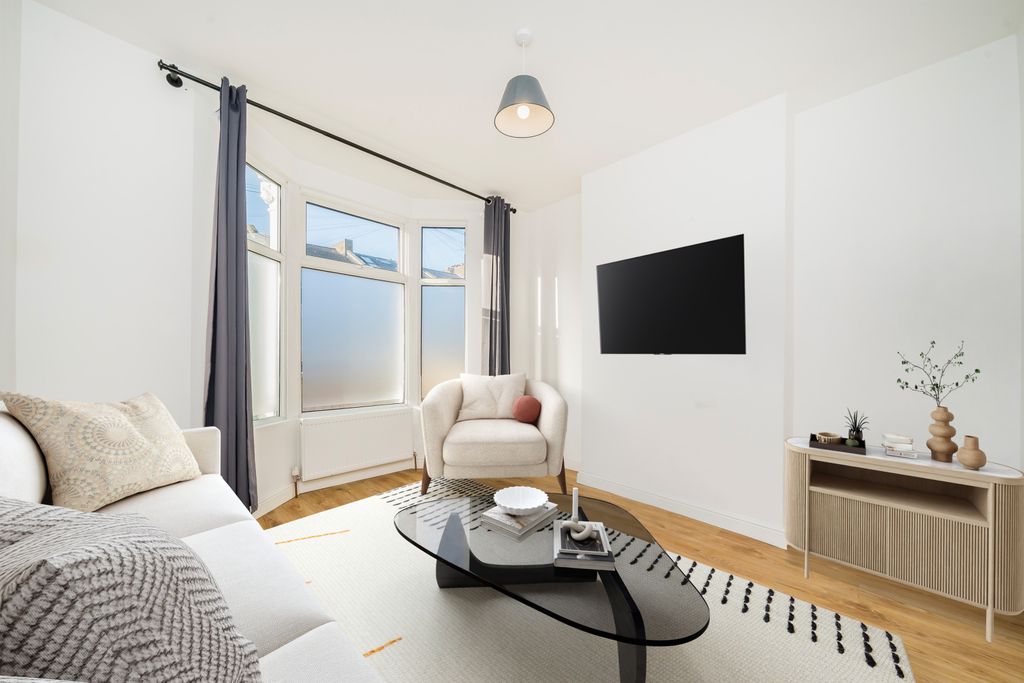 Property photo 2 of 7 Reception