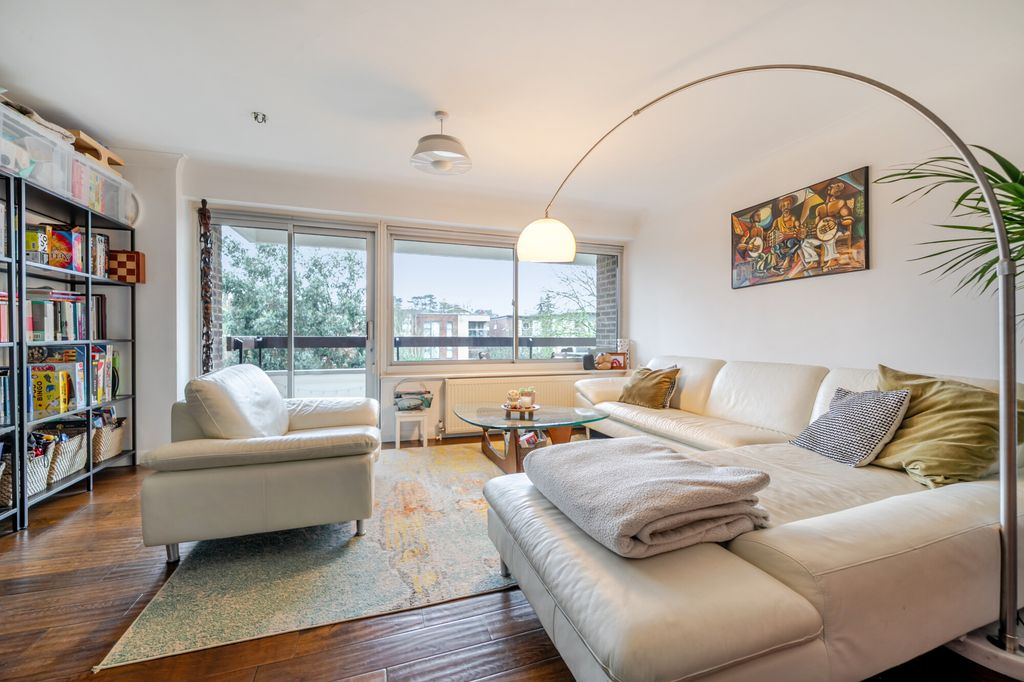 Property photo 2 of 21