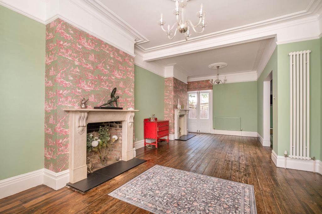 Property photo 3 of 13