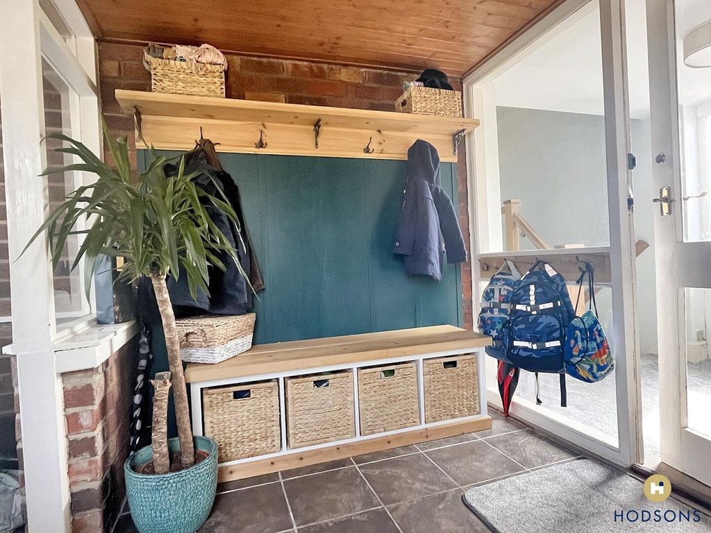 Property photo 2 of 23 Hallway