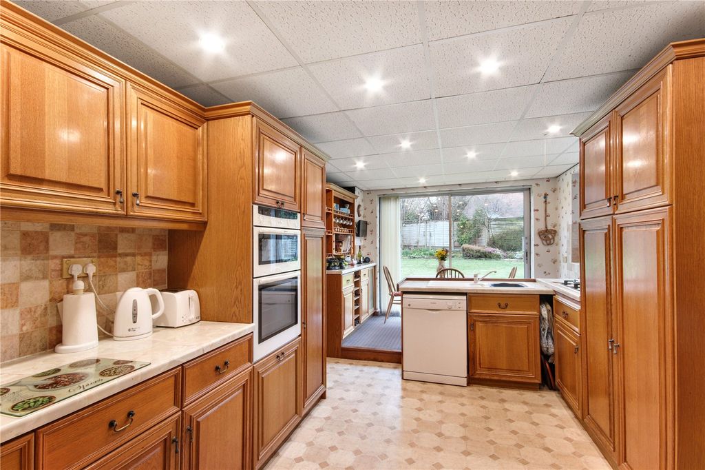 Property photo 3 of 13 Kitchen/Breakfast Rm