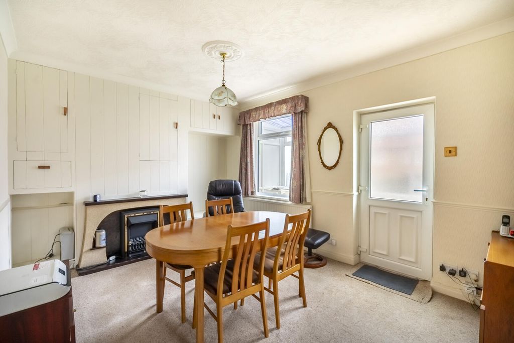 Property photo 3 of 14 Dining Room