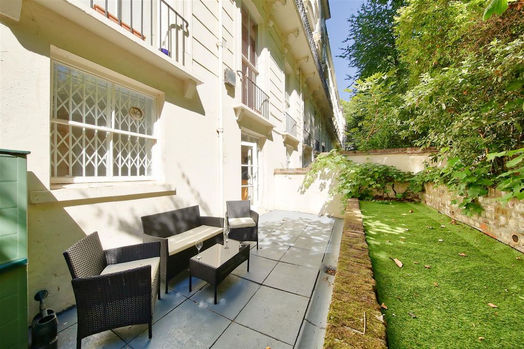 Property photo 2 of 10 20A_Porchester_Square_Image3_18103_4.Jpg