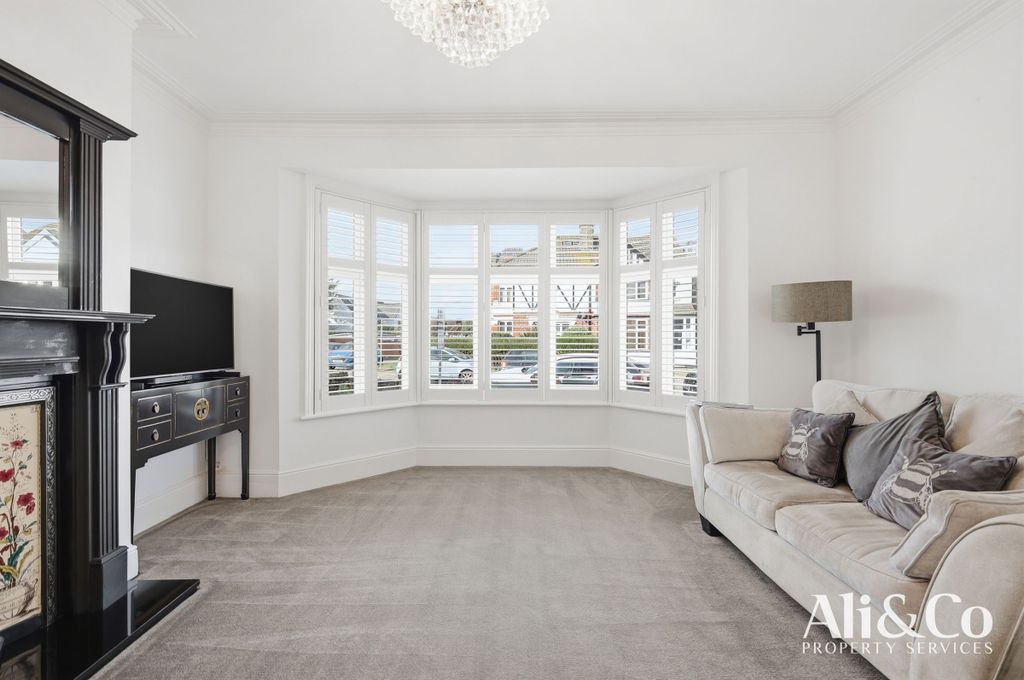 Additional image 13 of 4 bed semi-detached house for saleCollege Avenue, Grays RM17
