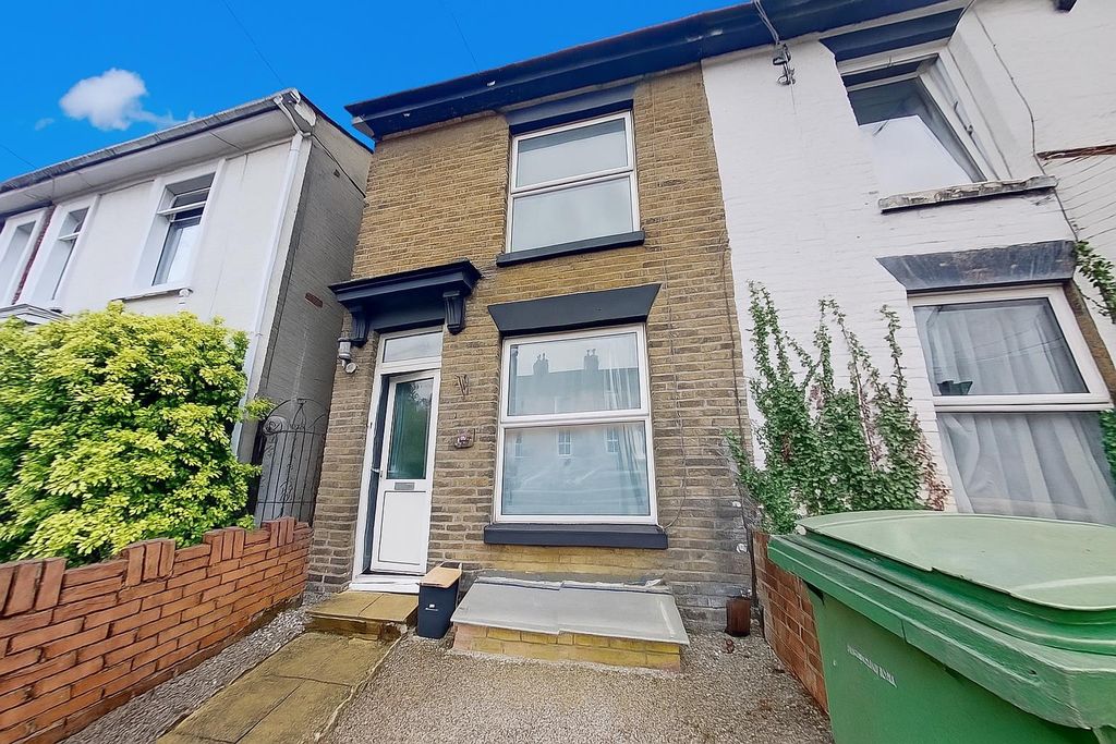 Property photo 1 of 19 Externally