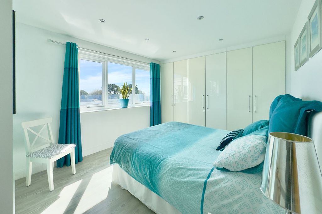 Additional image 15 of 3 bed flat for salePenthouse, West Cliff Road, West Cliff, Bournemouth BH4