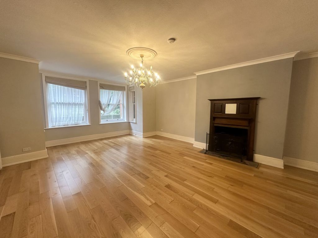Property photo 3 of 16 Photo 6