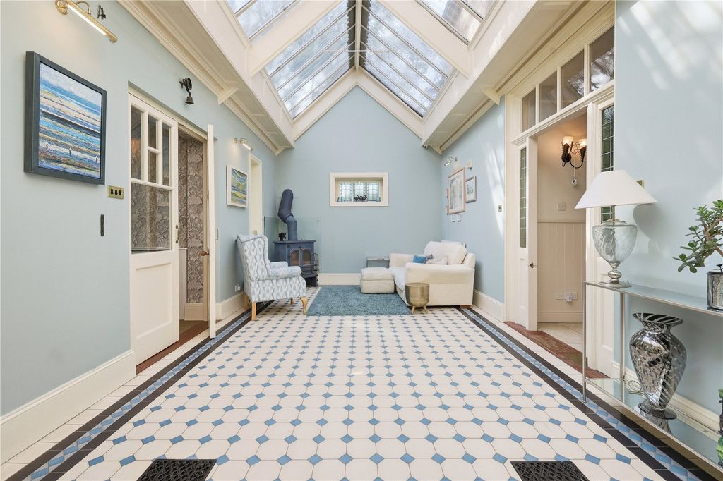 Property photo 3 of 28 Conservatory