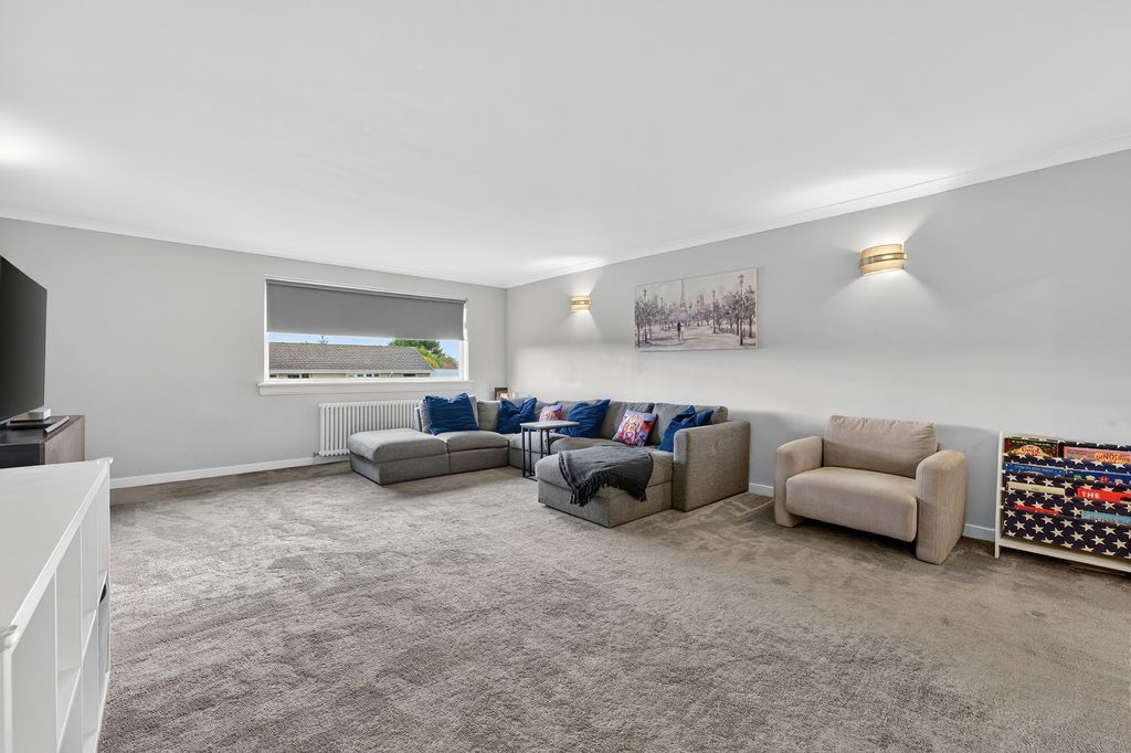 Property photo 3 of 28