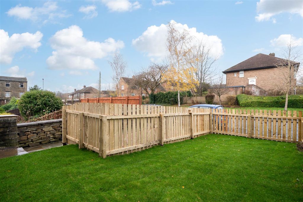 Property photo 2 of 16 Externally