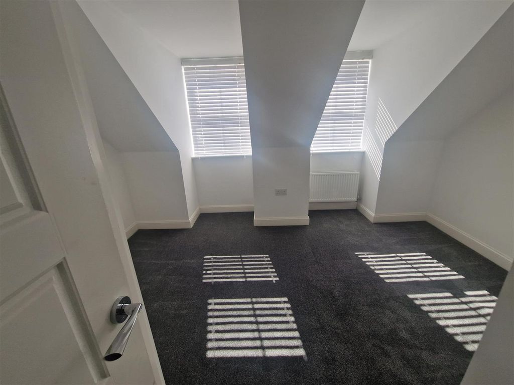 Property photo 3 of 28 20260411_152114.Jpg