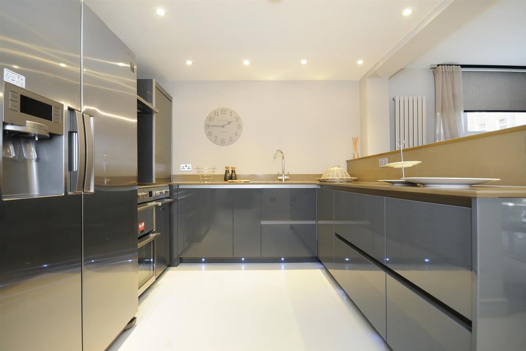Property photo 3 of 8 3.Jpg