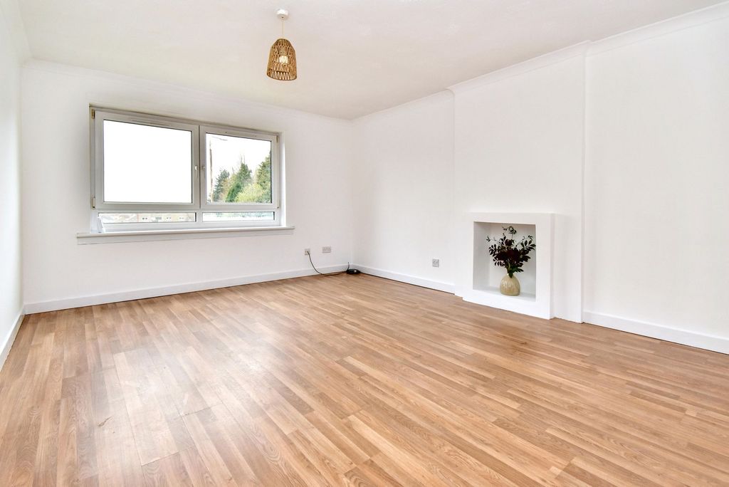 Property photo 2 of 11 Lounge Angle 1