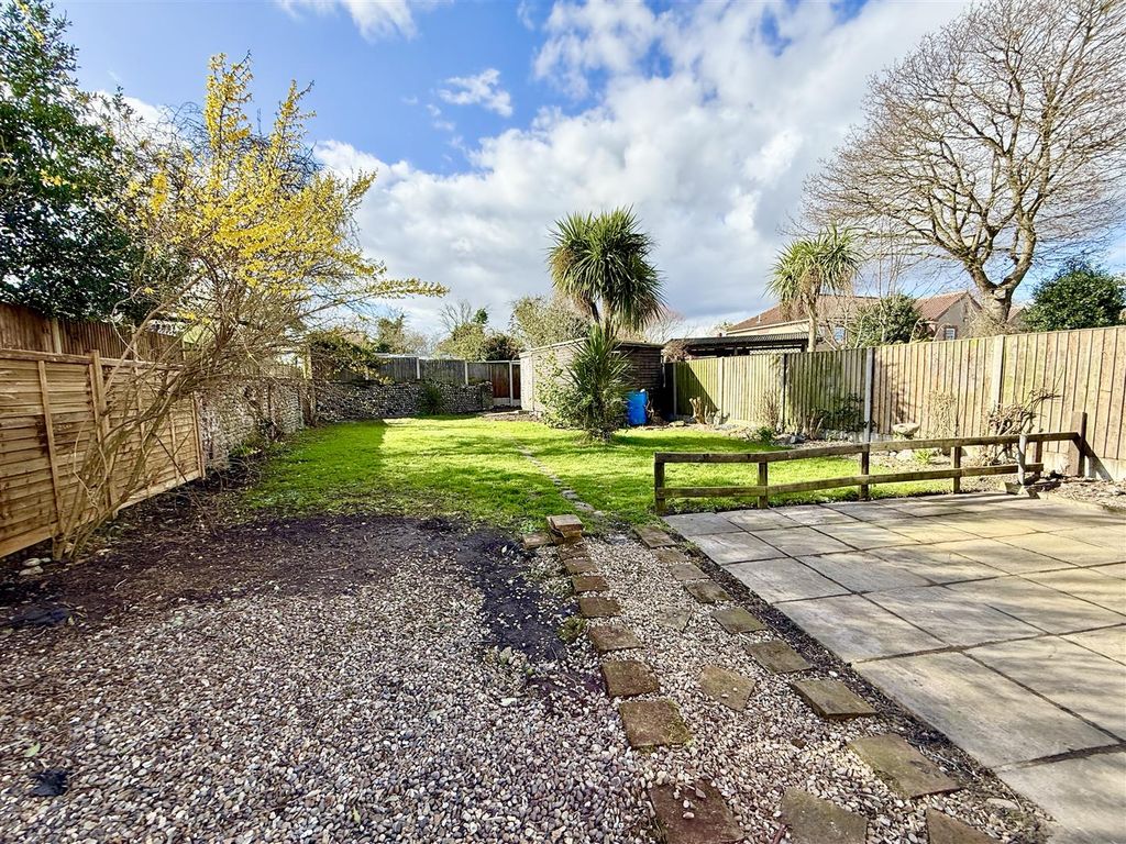 Property photo 3 of 13 Garden
