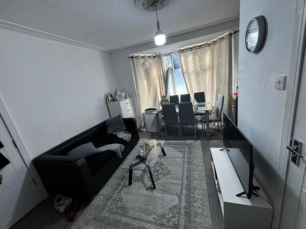 Property photo 3 of 4