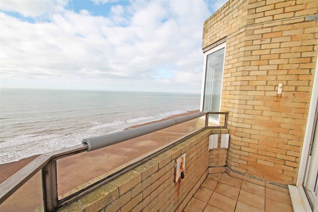 Property photo 2 of 20 Balcony