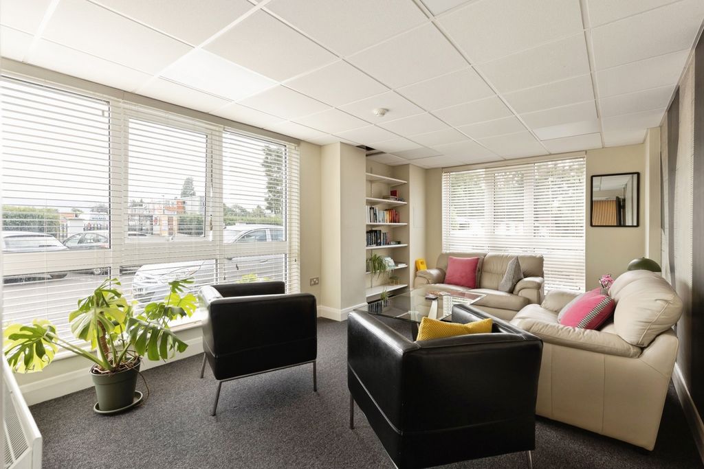 Property photo 3 of 13 Pbox-Img.Jpg