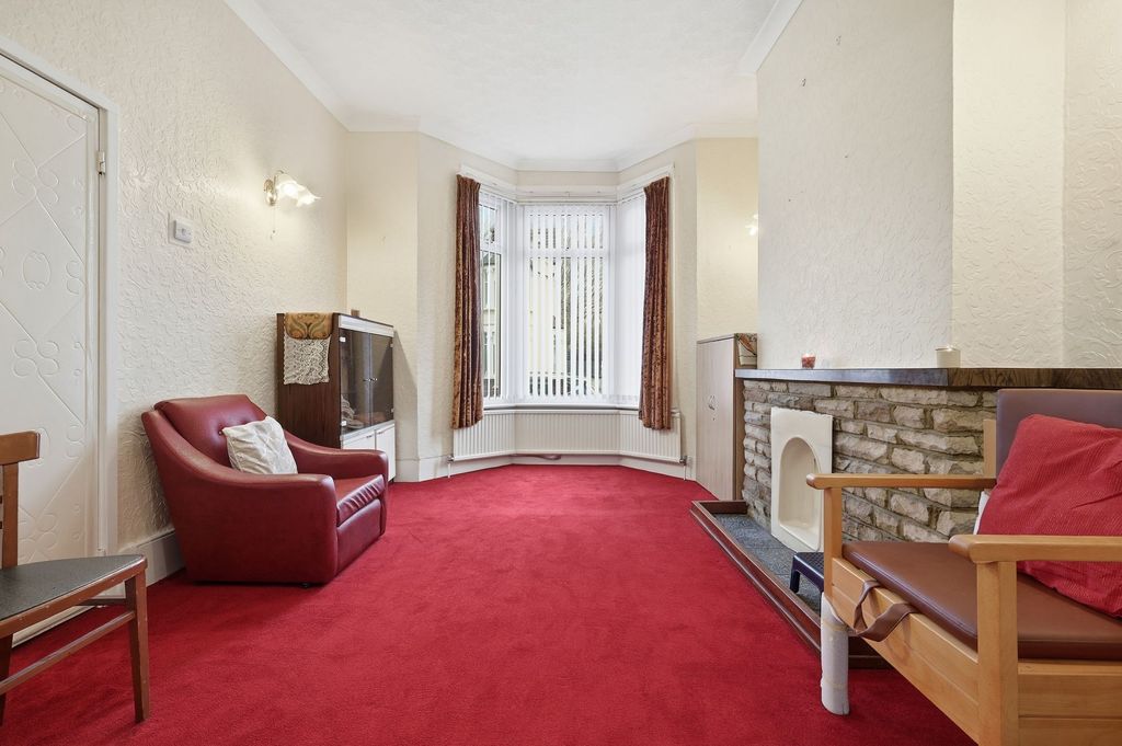 Property photo 2 of 21