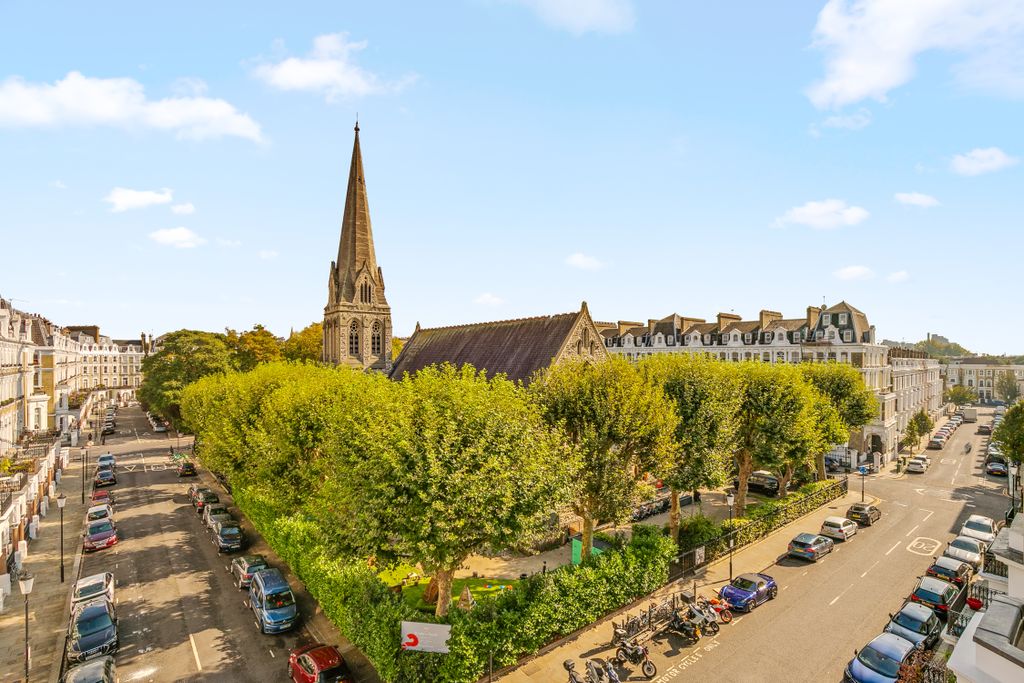 Property photo 2 of 11 Redcliffesquare64,Tff-8