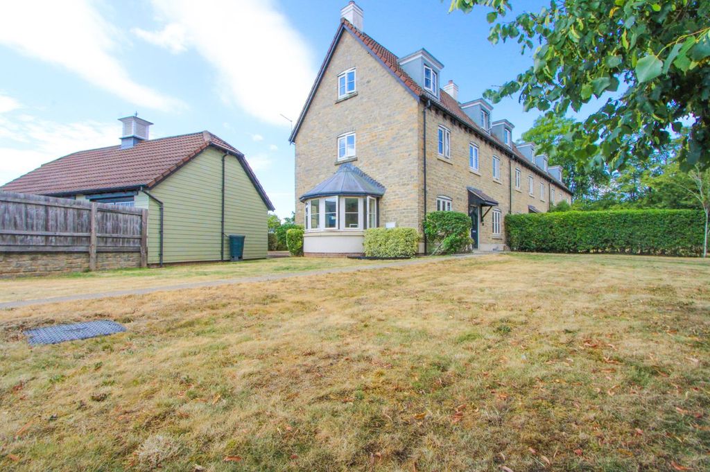 Property photo 1 of 28