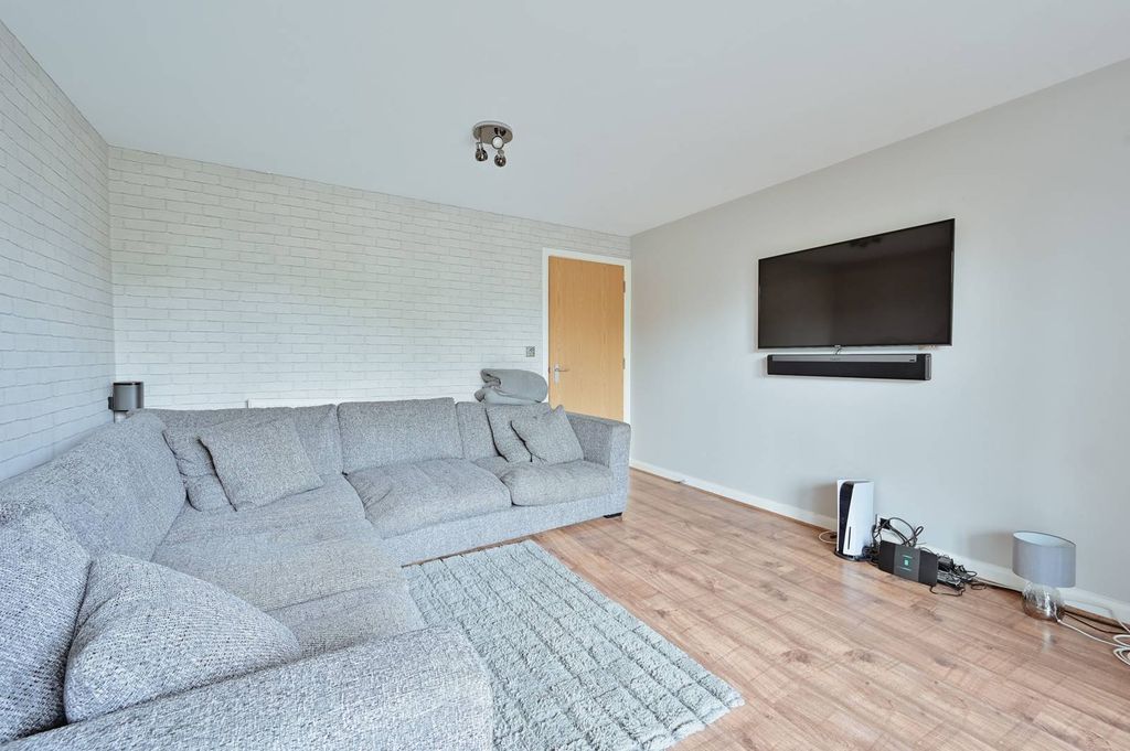 Property photo 3 of 20