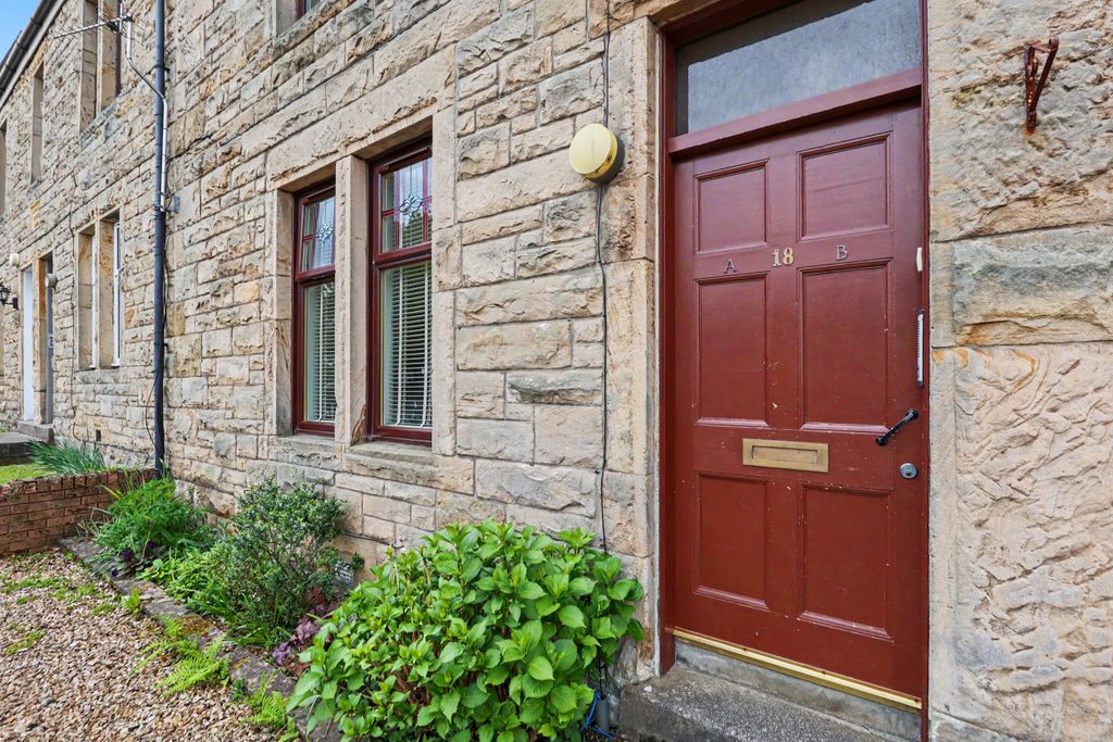 Property photo 2 of 27