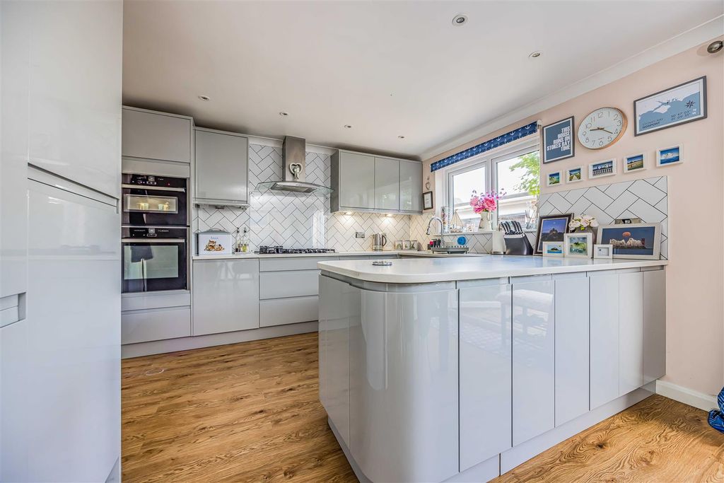Property photo 2 of 19 3 Lind Road, Alverstoke-Small-Porticomarketing-Nex