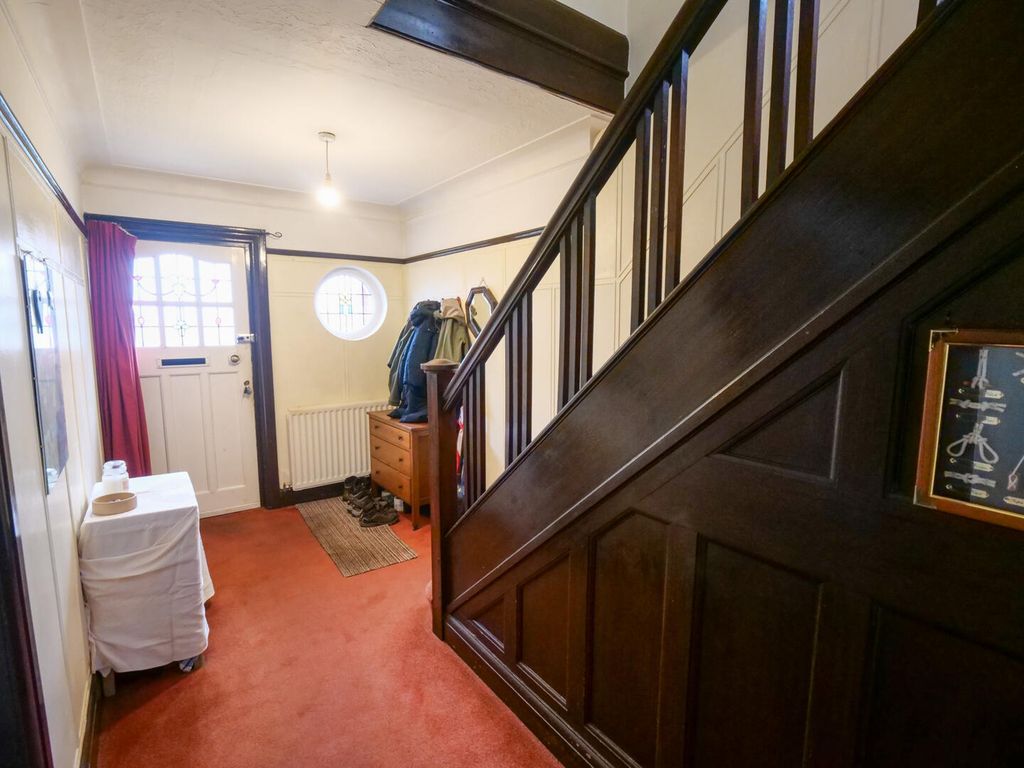 Property photo 2 of 12 Hallway