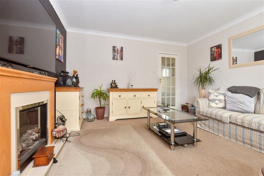 Property photo 3 of 14 Lounge