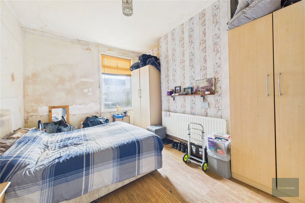 Property photo 3 of 6 Picture No. 04