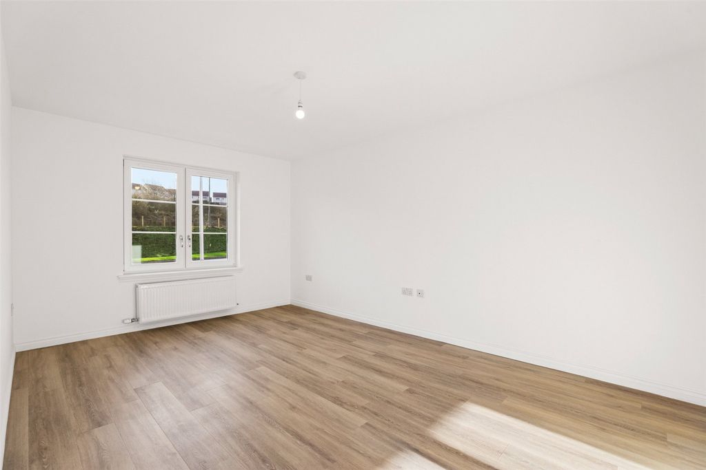 Property photo 2 of 21 Living Room