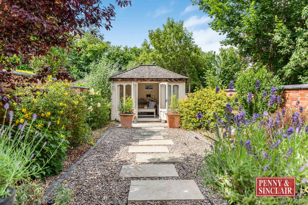 Property photo 3 of 33 Photo 21