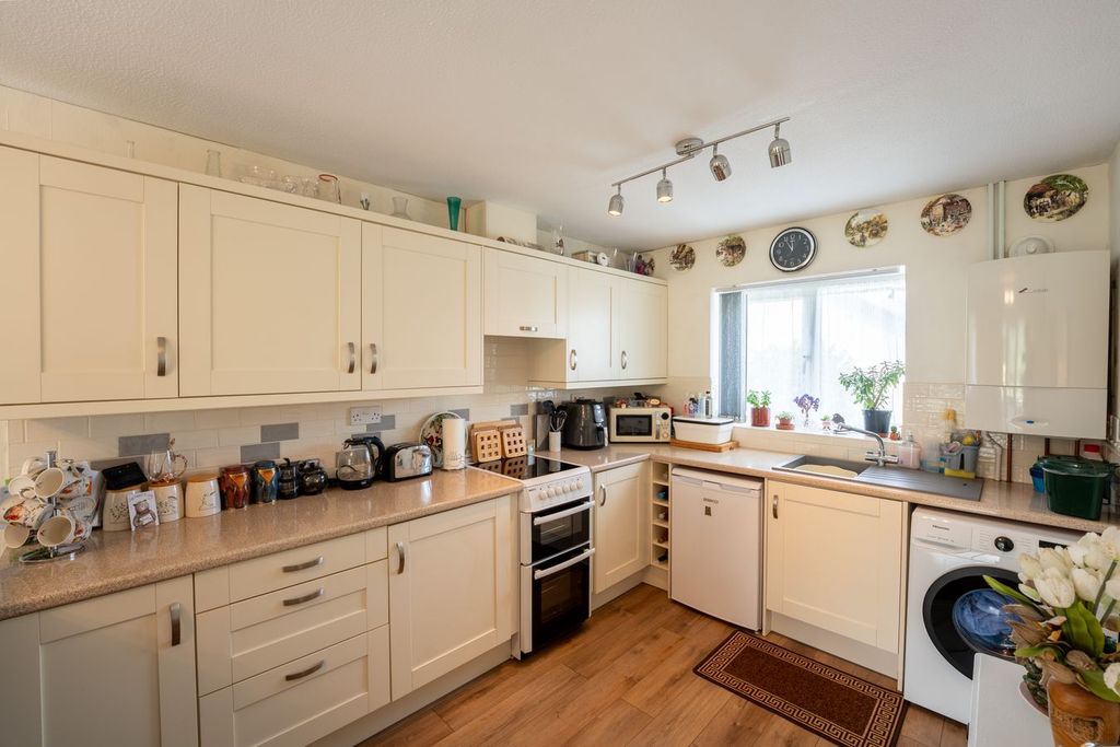 Property photo 2 of 16