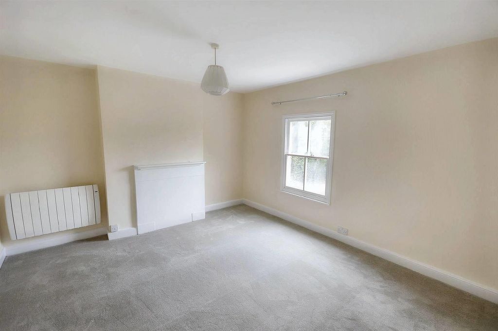 Property photo 3 of 6 Rfcidi2P0P-Lmjzbcb0-Oe8305U.Jpeg