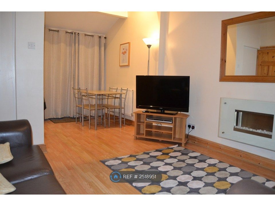 Property photo 1 of 12 Lounge
