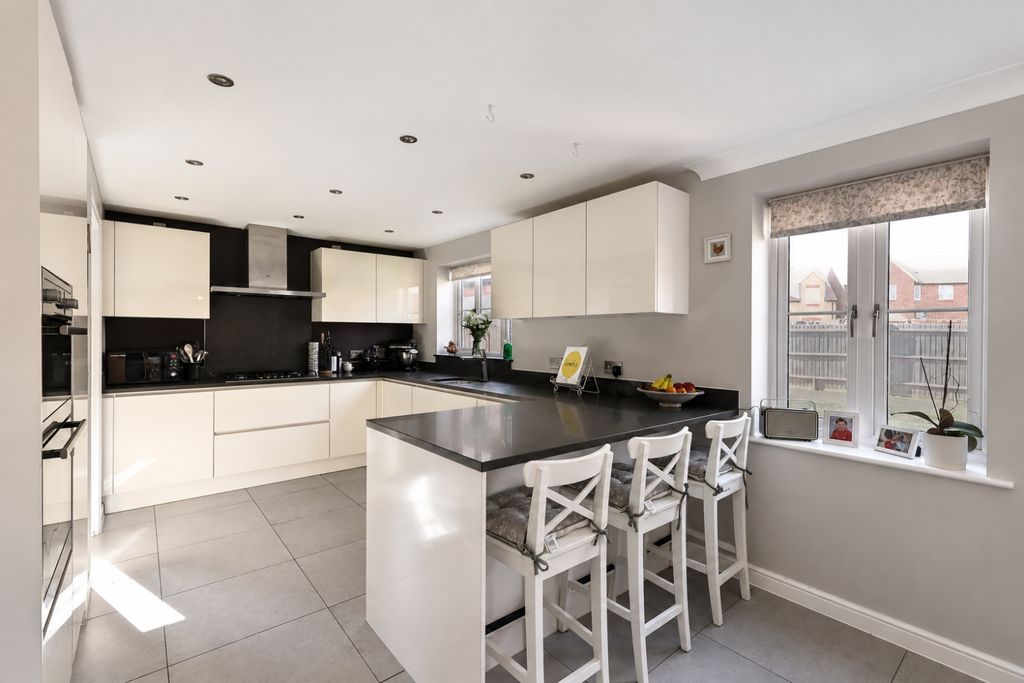 Property photo 2 of 28 4996Cdd0-49C3-404C-9060-Aaf5C1E0EE4F