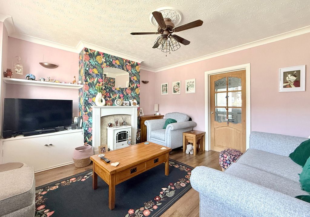 Property photo 2 of 16