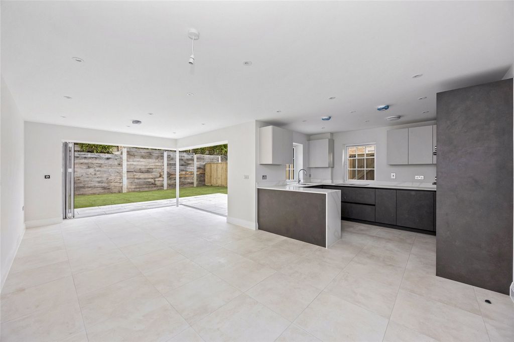 Property photo 2 of 19 Kitchen Dining