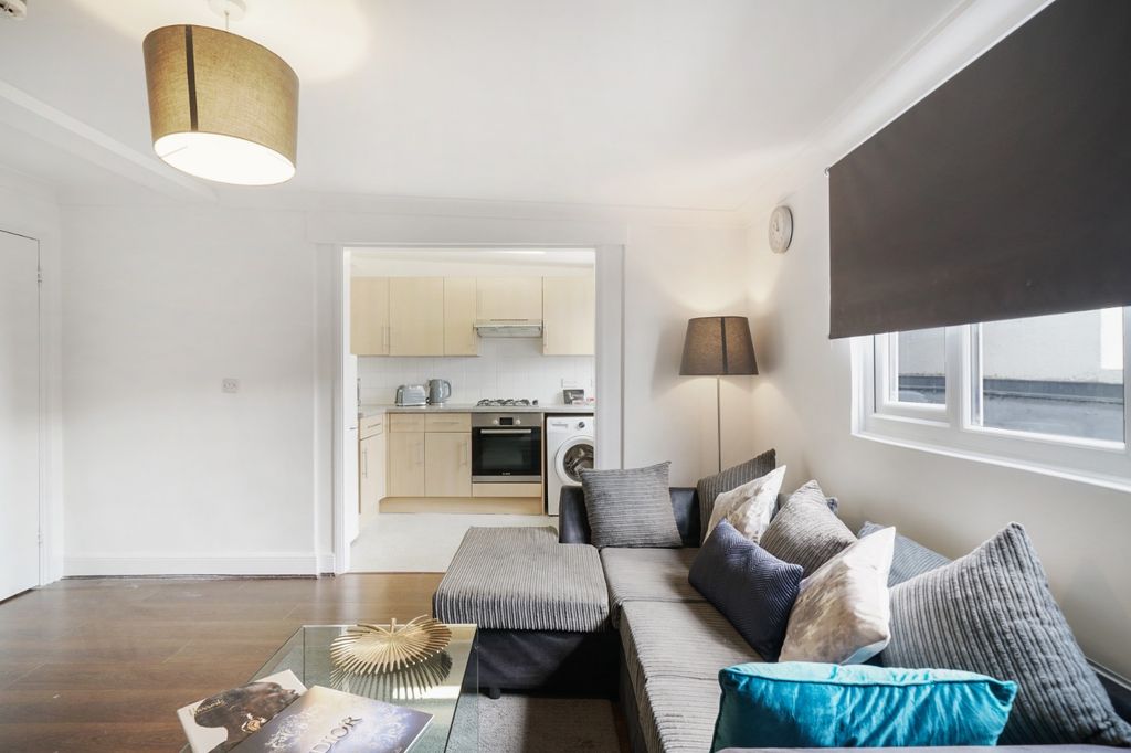 Property photo 3 of 9 Bedroom