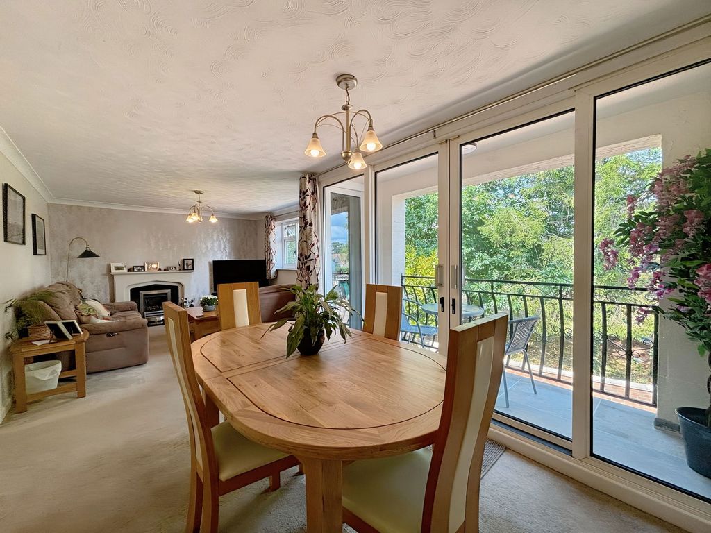 Property photo 2 of 28