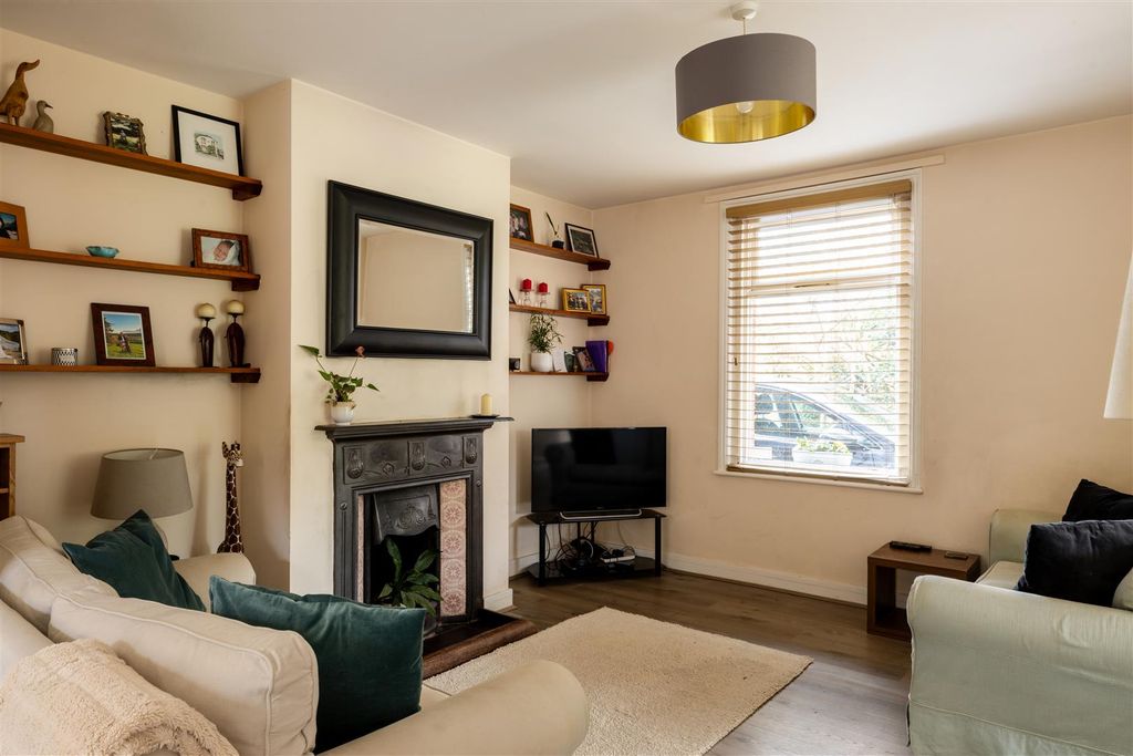 Property photo 2 of 26