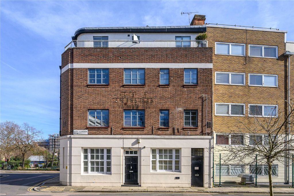 Property photo 2 of 12 Front Exterior