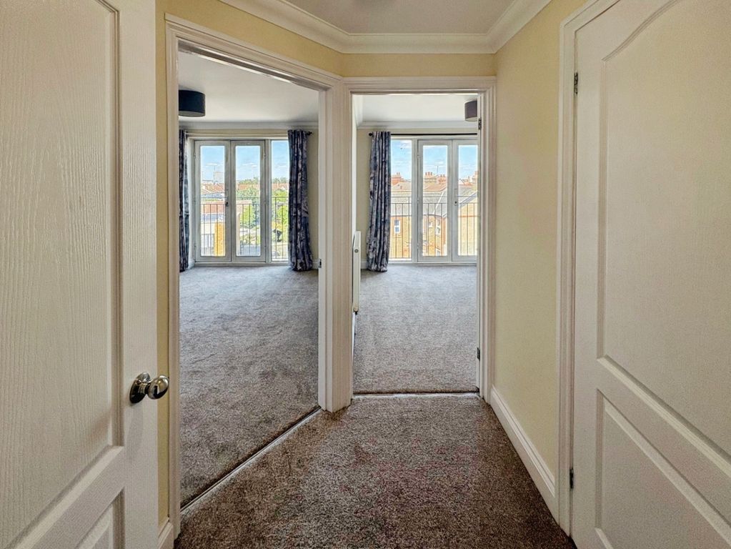 Property photo 2 of 7 Entrance Hall