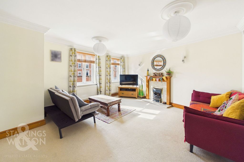 Property photo 2 of 22