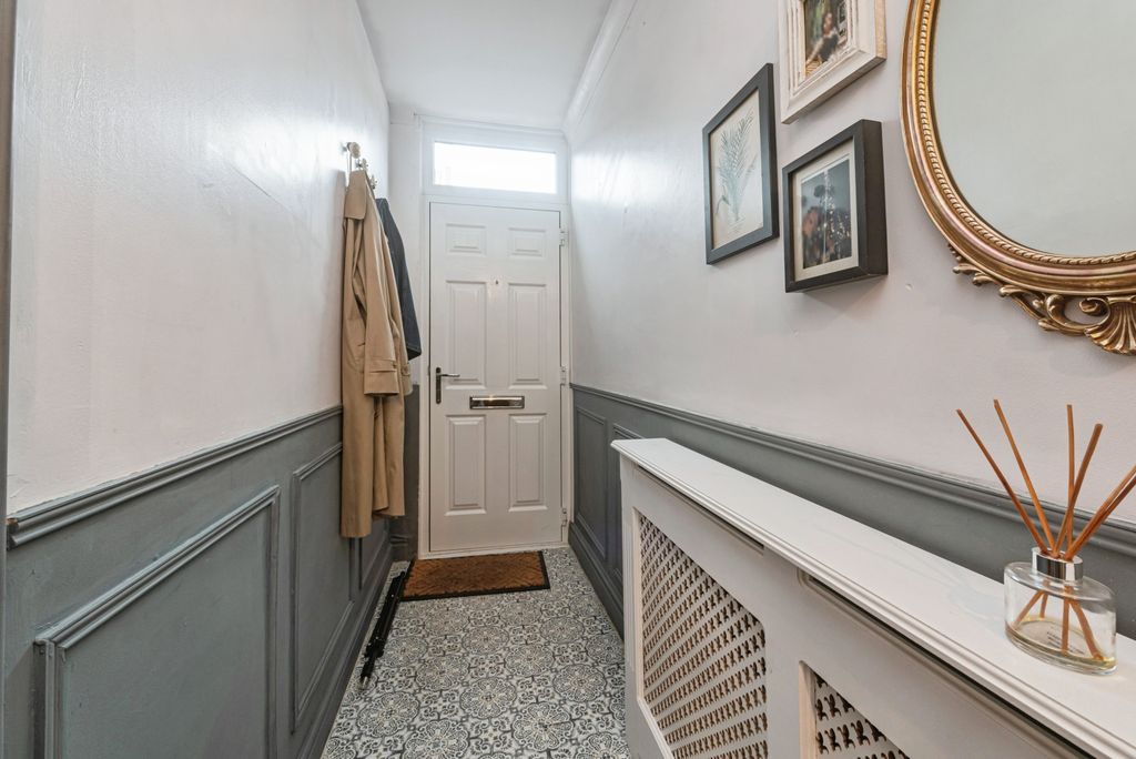 Property photo 2 of 16 Hallway