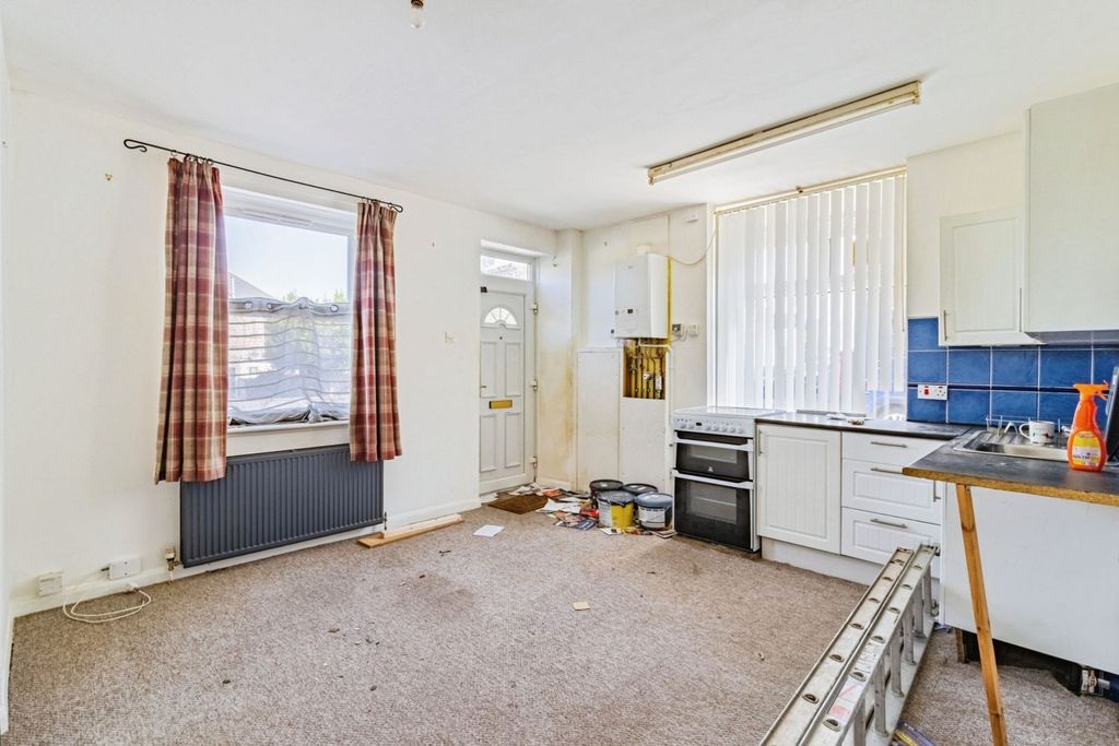 Property photo 2 of 20