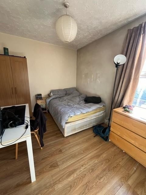 Property photo 3 of 12 Well-Presented Double Bedroom With Wood-Effect Flo...