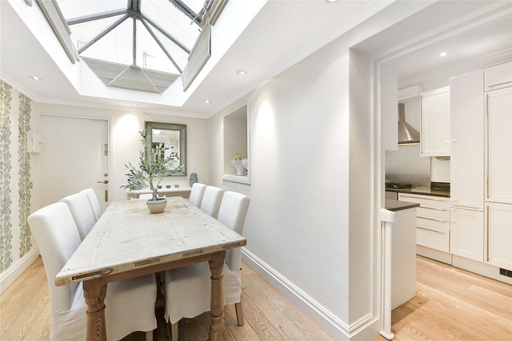 Property photo 3 of 18 Dining Room