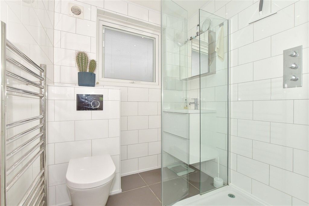 Property photo 2 of 14 Shower Room