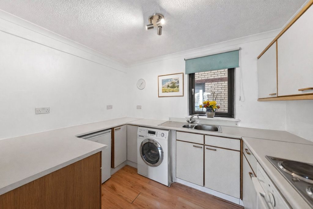 Property photo 2 of 9 Kitchen